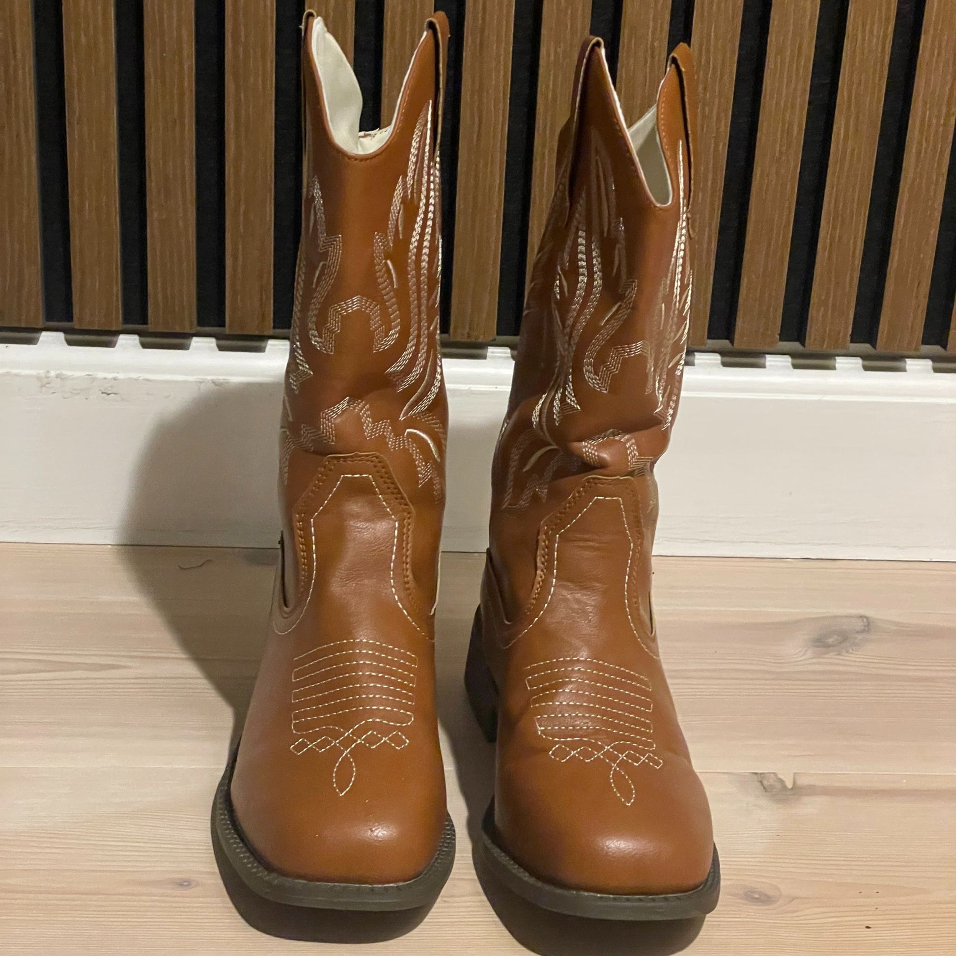 Elina – Klassiske støvler med elegante detaljer