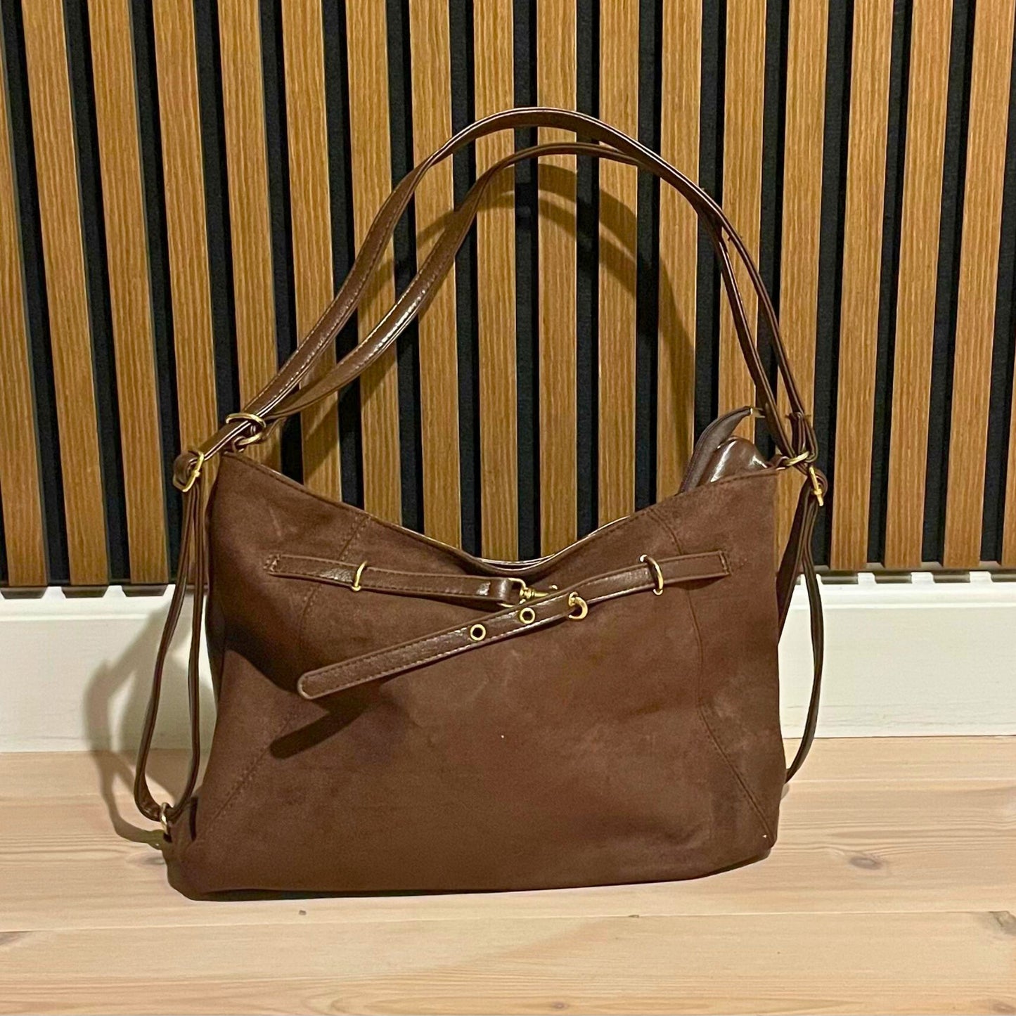 Freja – Klassisk skuldertaske i brun