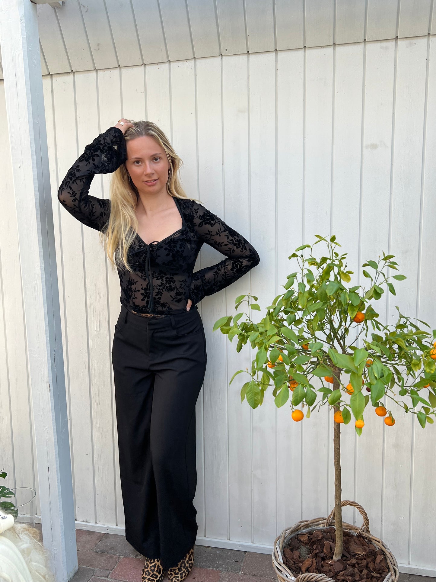 Langærmet blondebluse