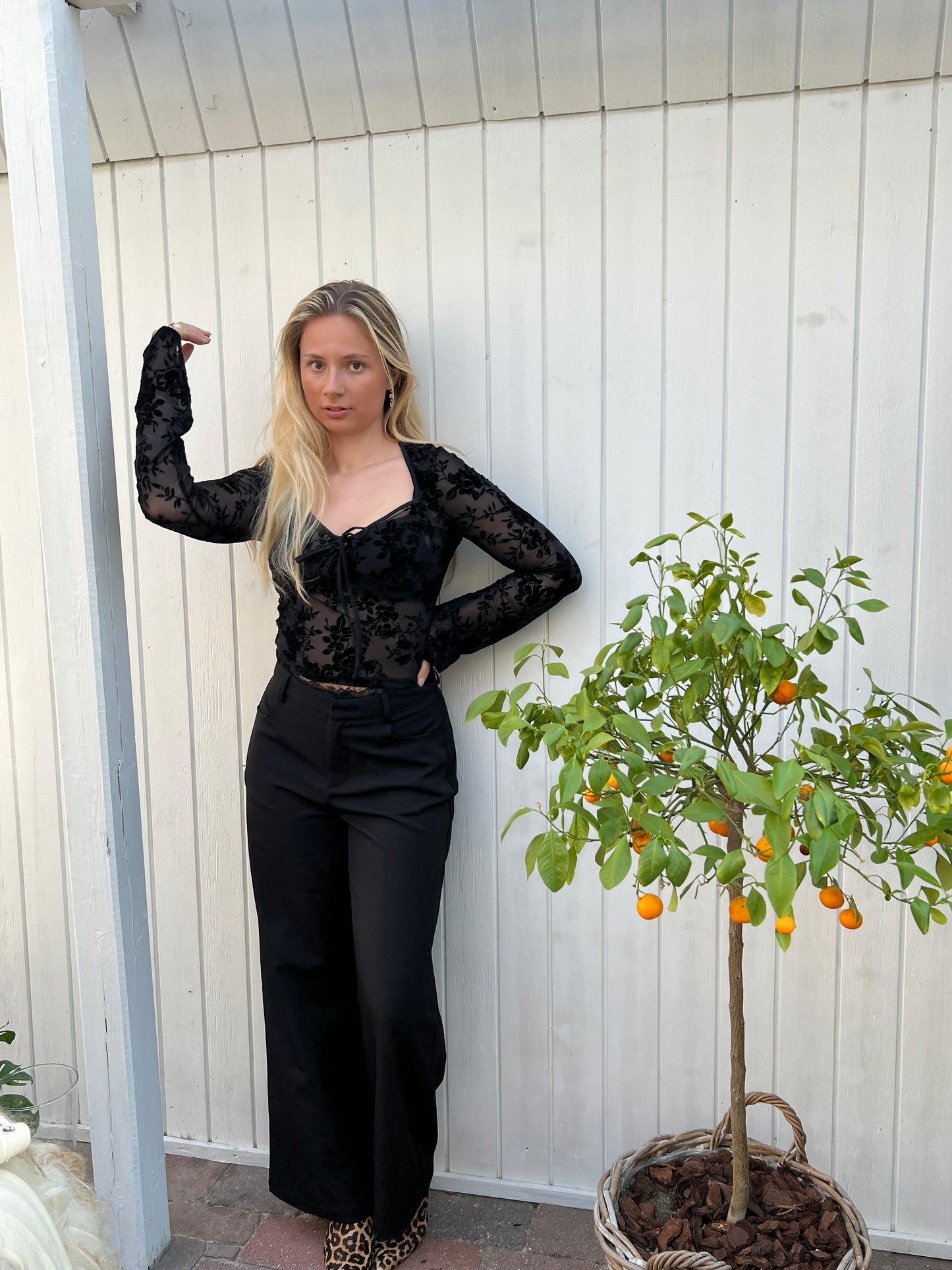 Langærmet blondebluse