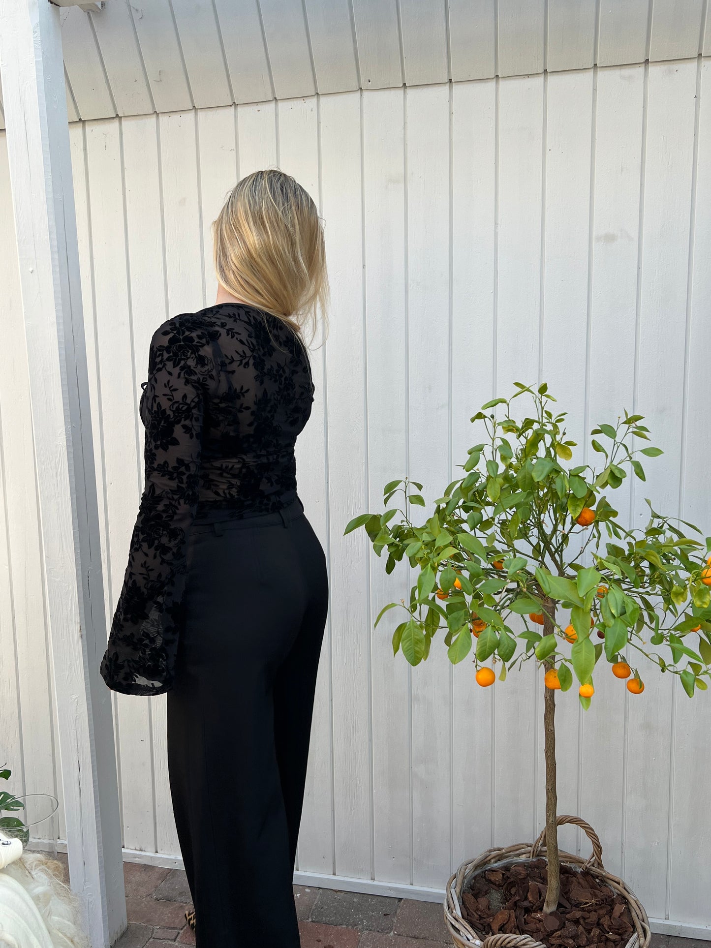 Langærmet blondebluse