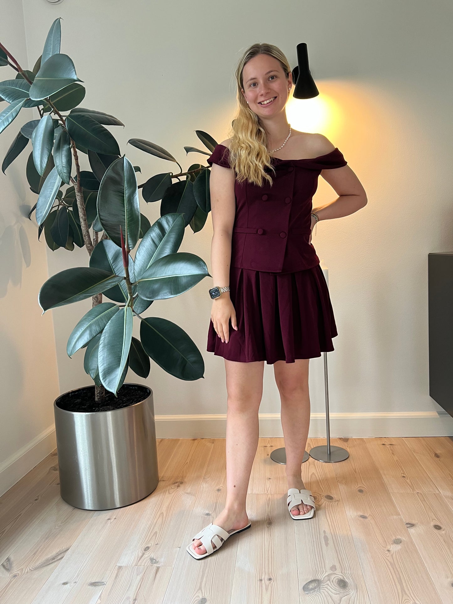 Off-shoulder blazer med nederdel