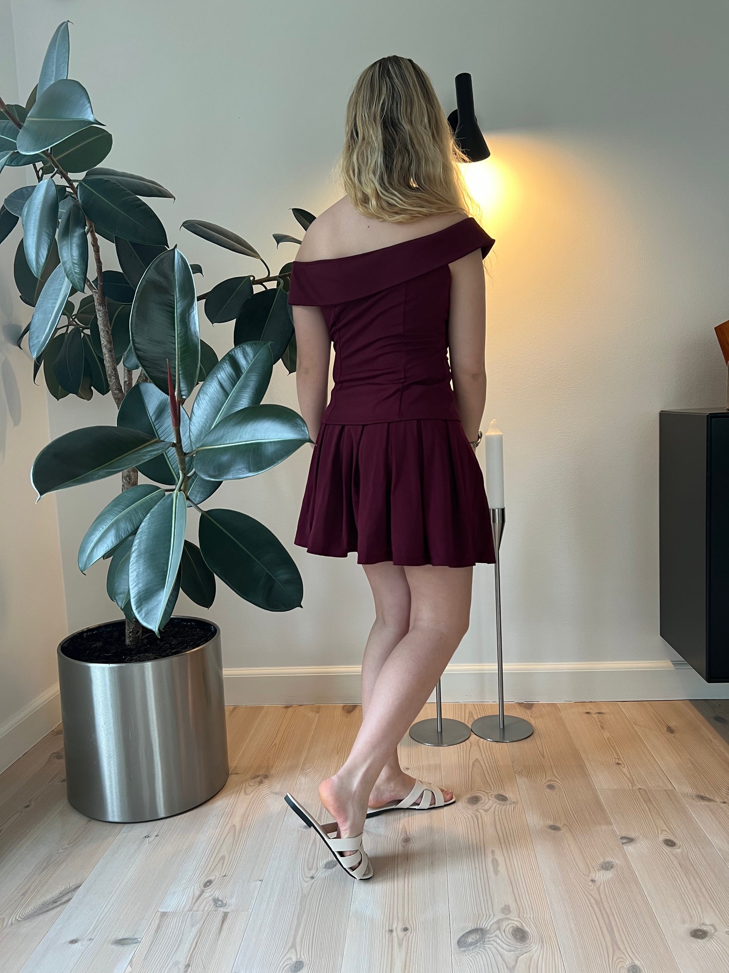 Off-shoulder blazer med nederdel