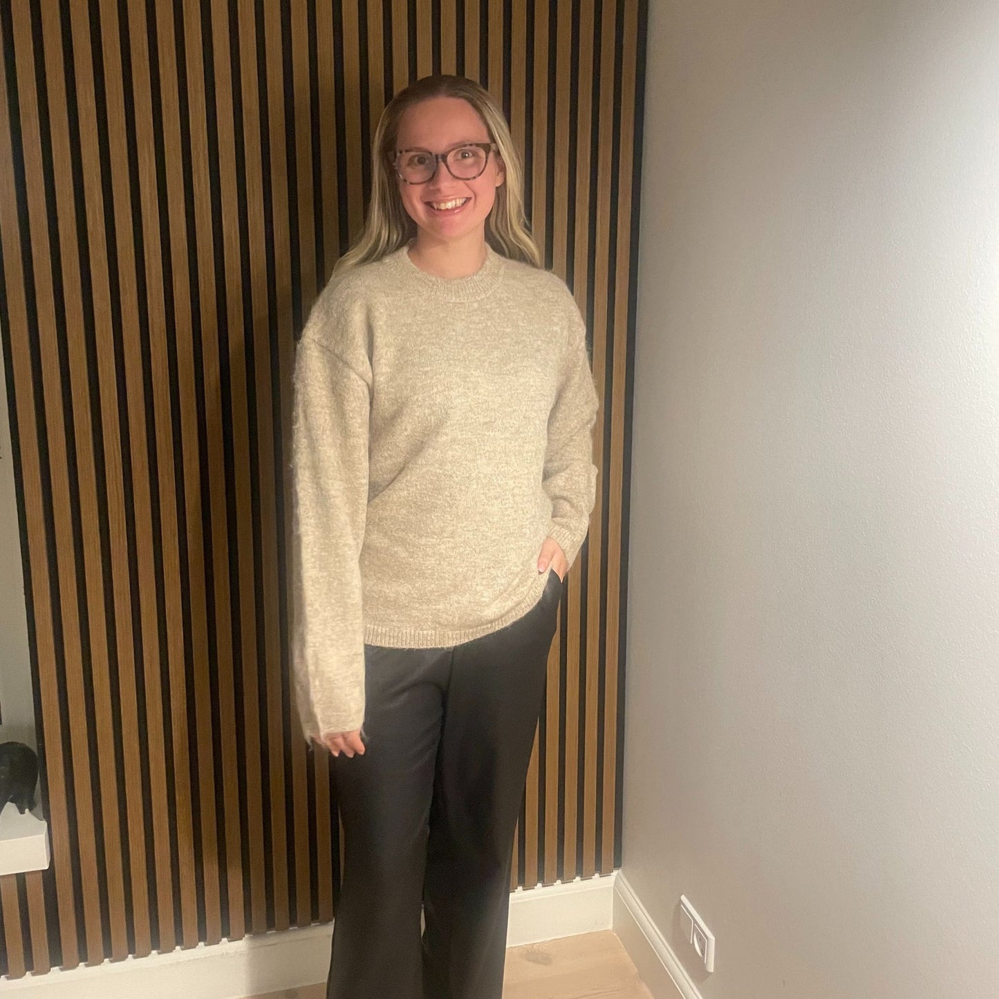 Alina – Blød strik i sandfarvet nuance