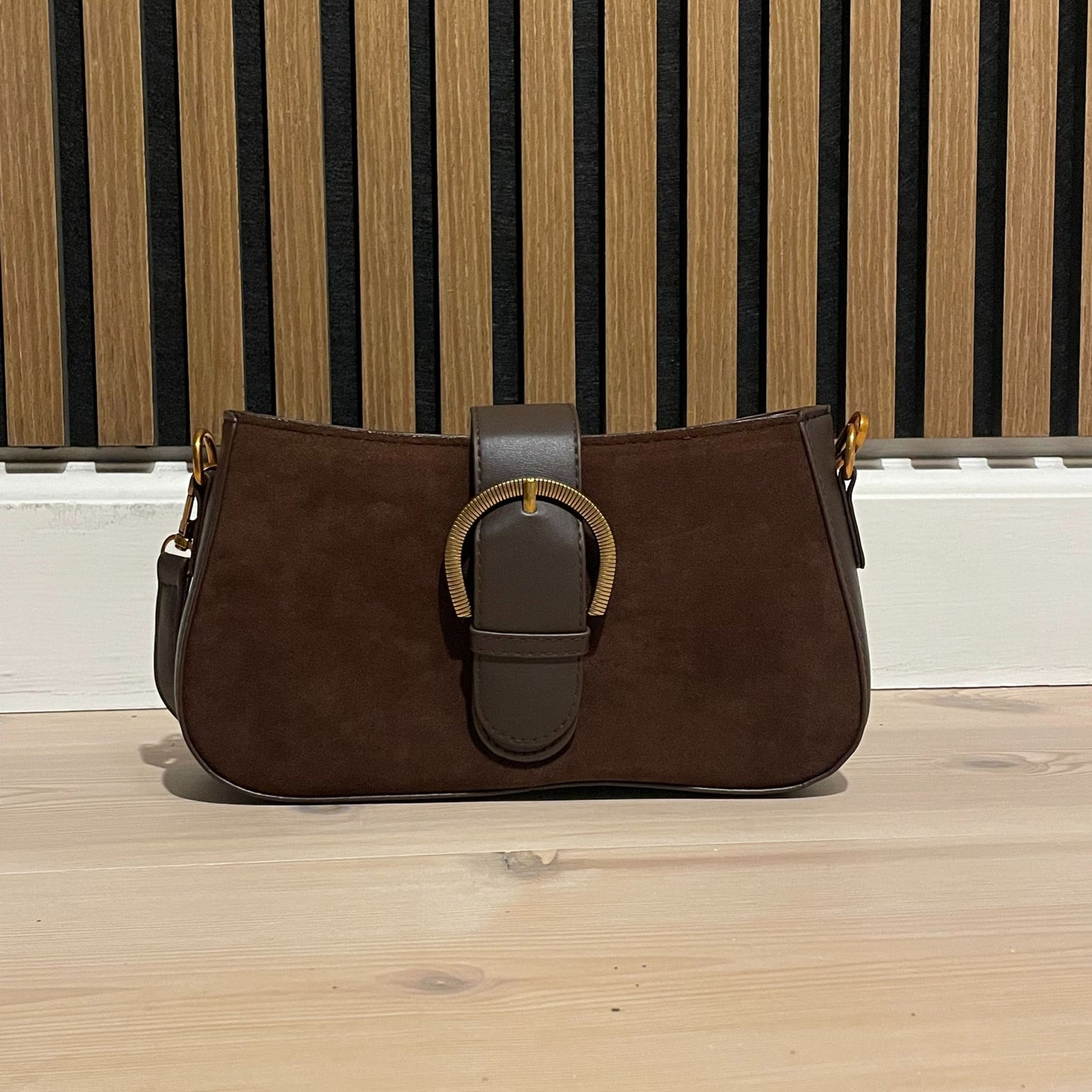 Almina – Skuldertaske med guld-detalje
