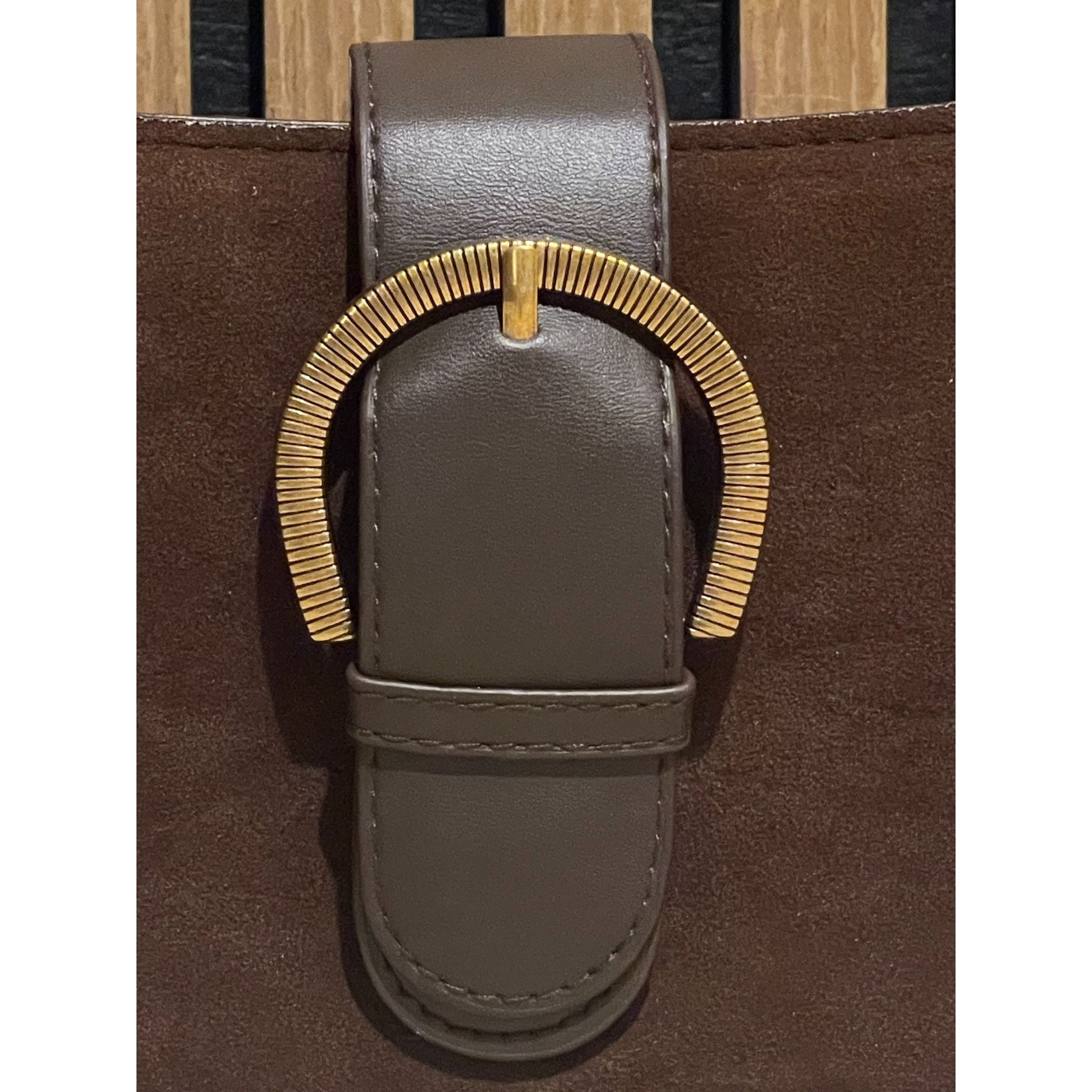 Almina – Skuldertaske med guld-detalje