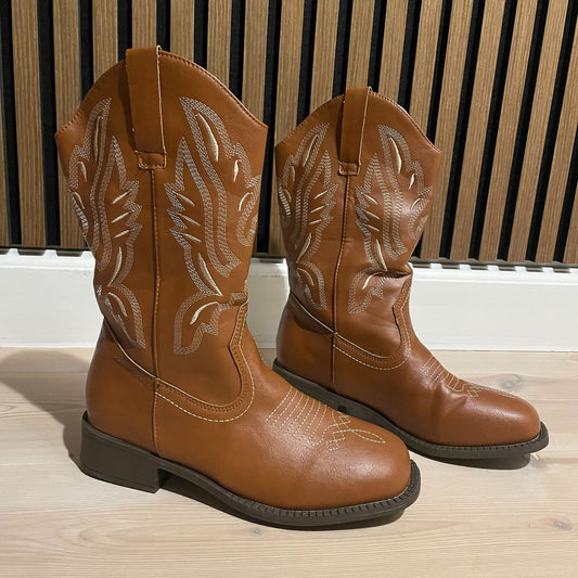 Elina – Klassiske støvler med elegante detaljer