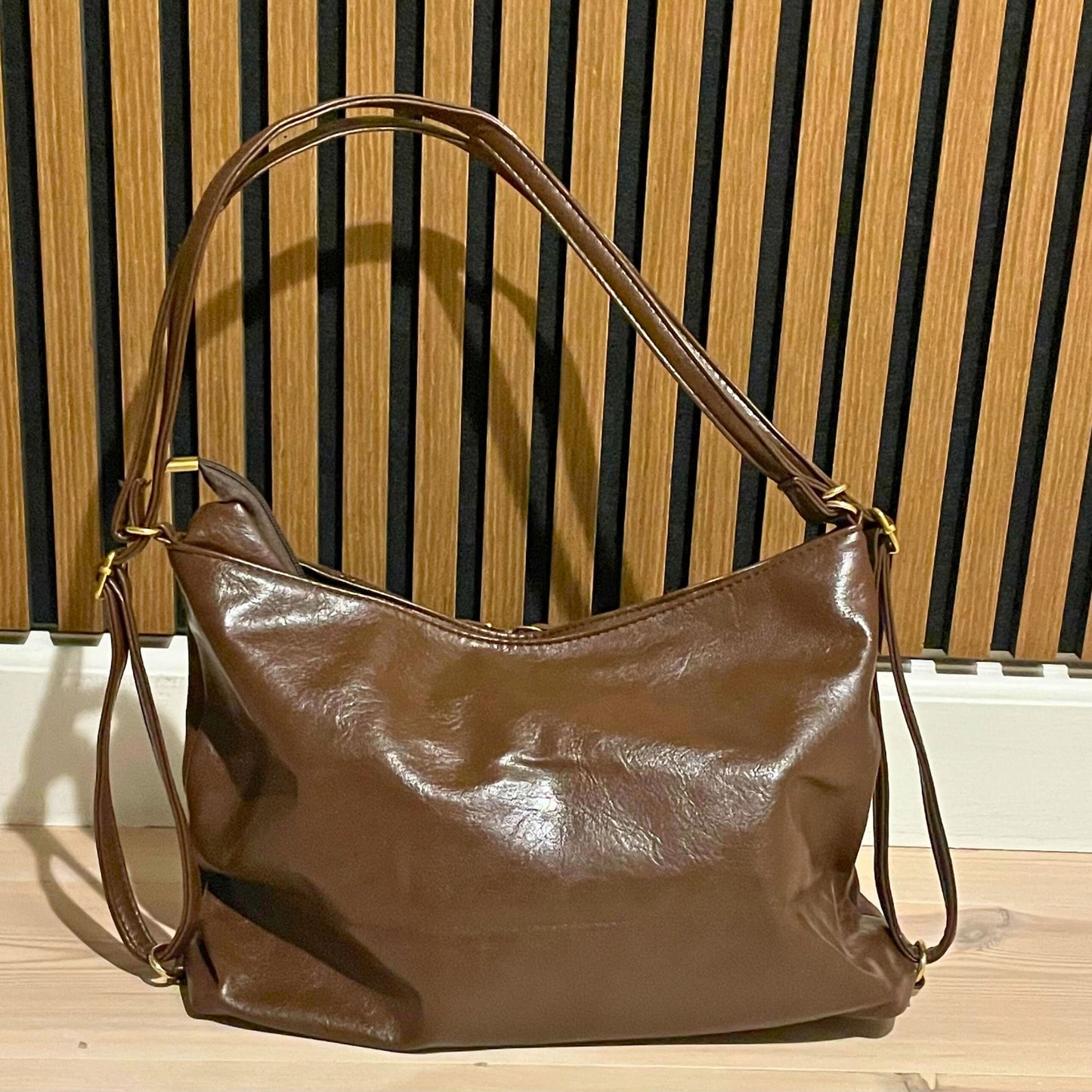 Freja – Klassisk skuldertaske i brun