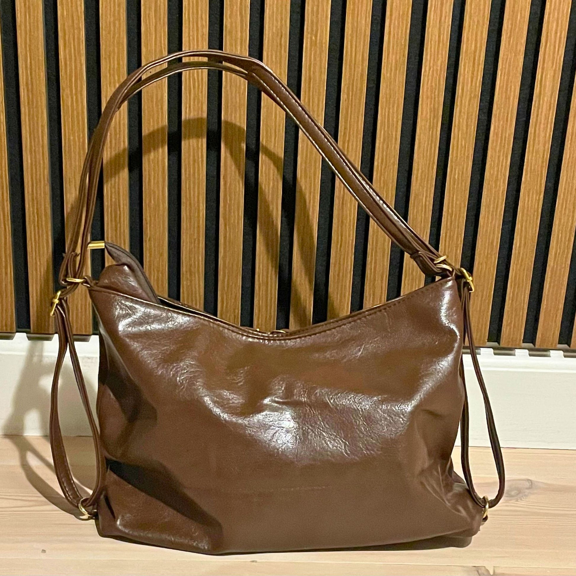 Freja – Klassisk skuldertaske i brun