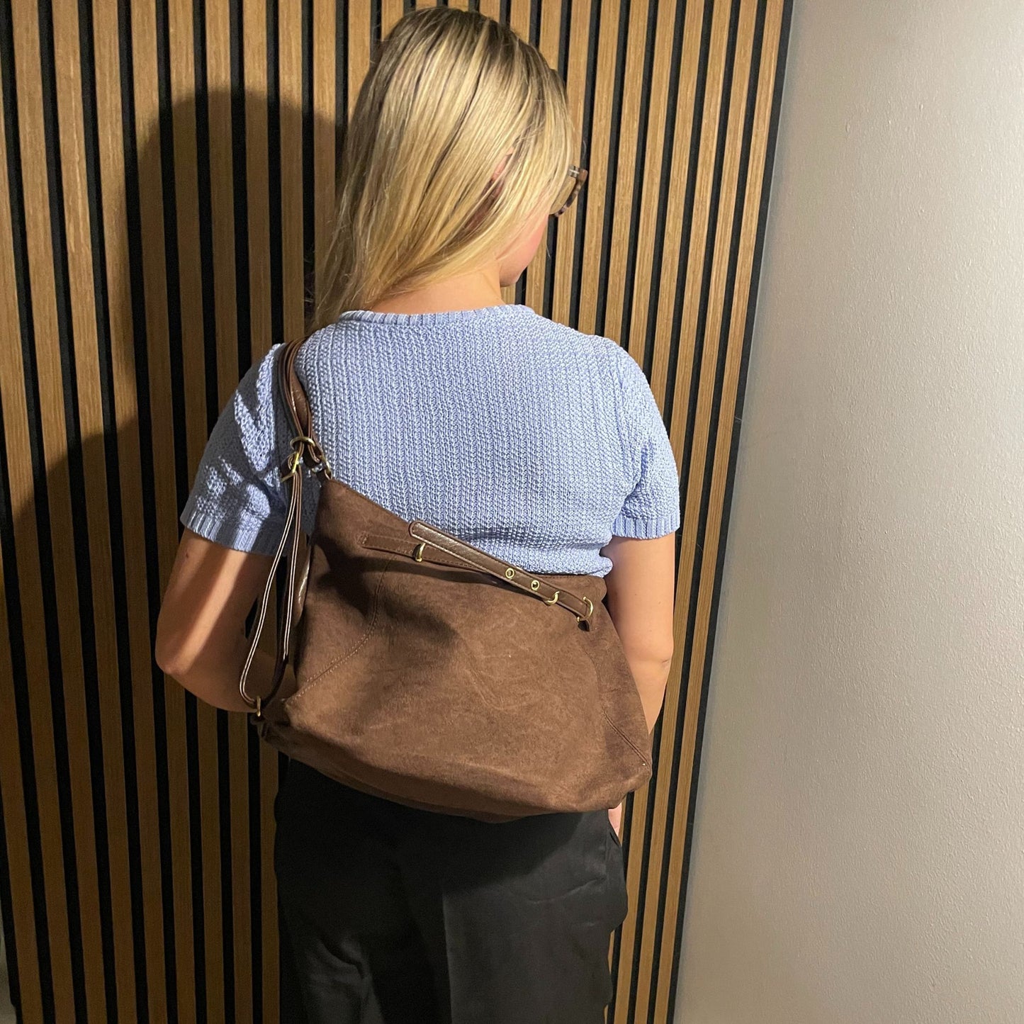 Freja – Klassisk skuldertaske i brun