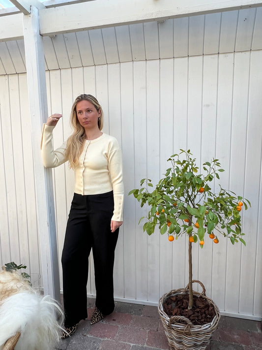 Strikcardigan med knaplukning
