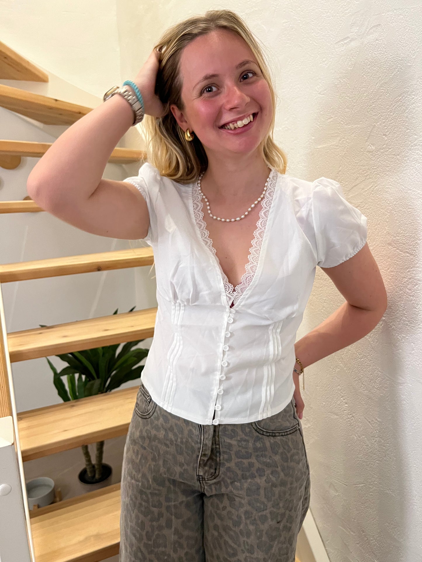 Bluse med blonder