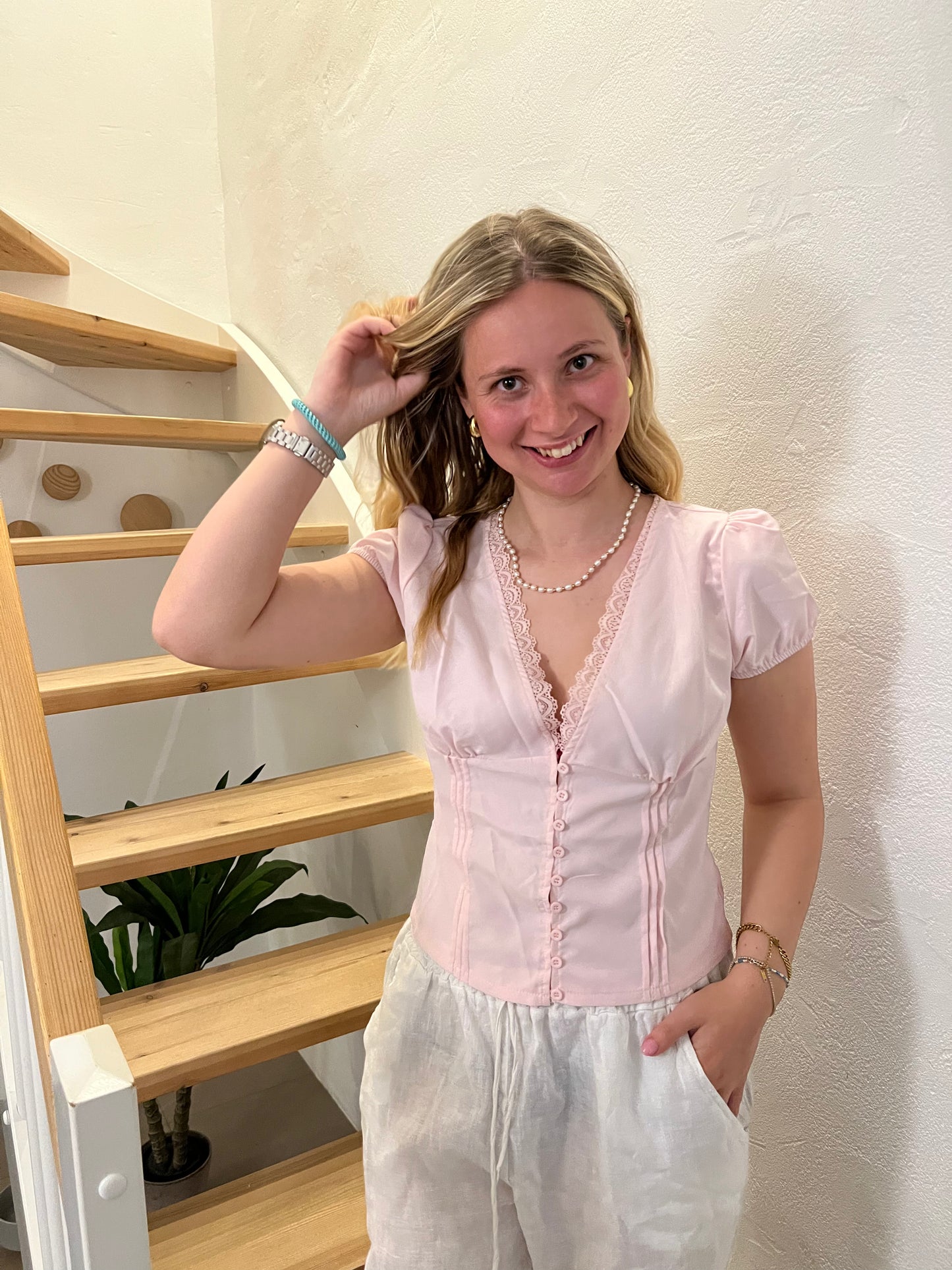 Bluse med blonder