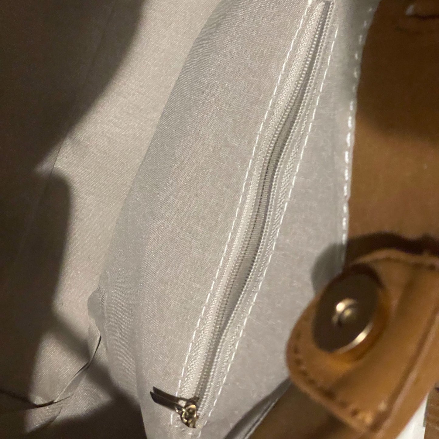 Maja – Elegant taske i ruskind-look