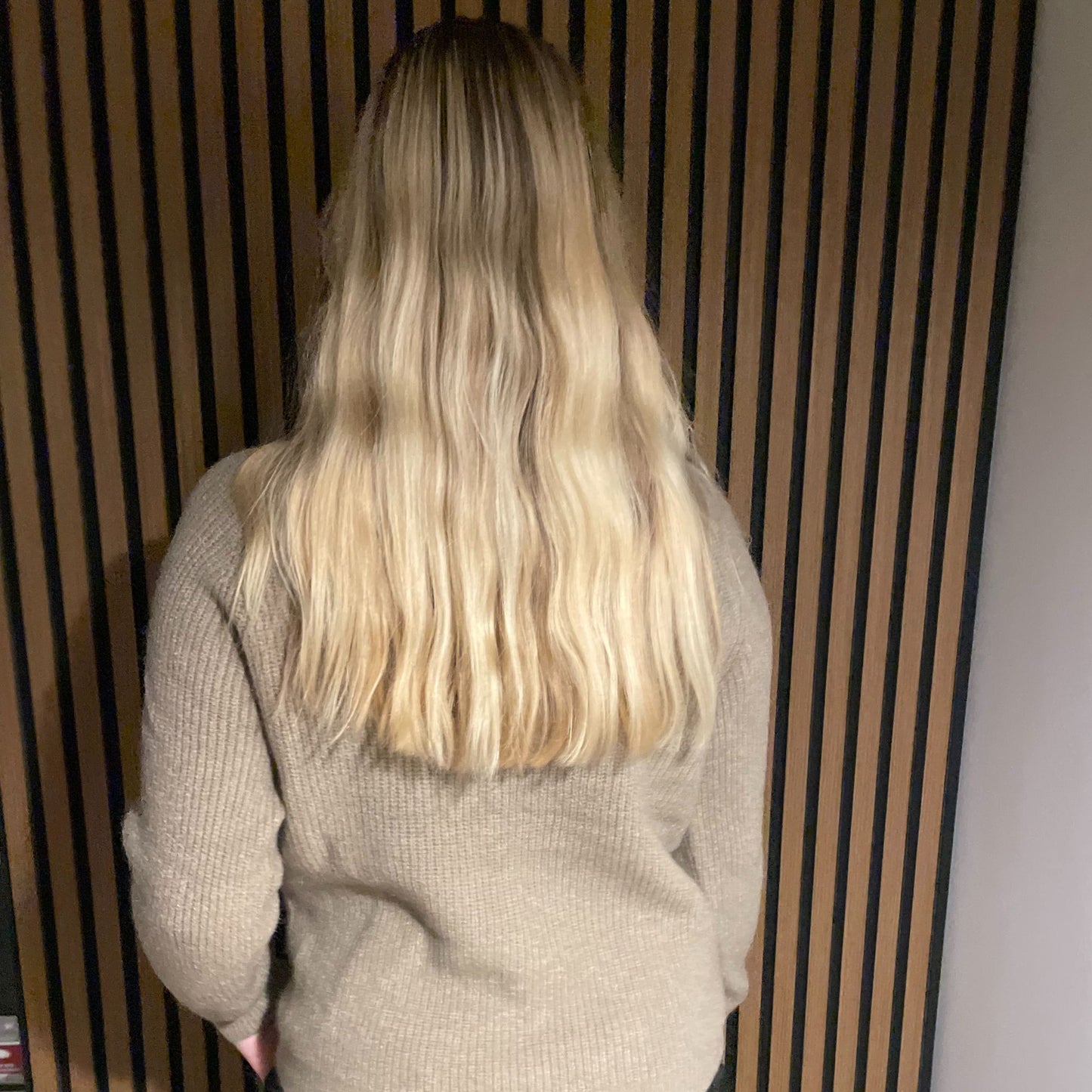 Meline – Cardigan med krave og knaplukning